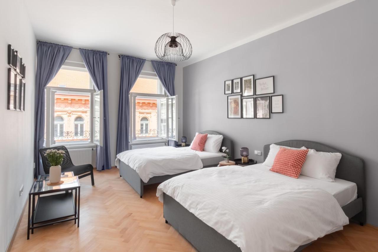 Next To Wenceslas Square By Days Apartamento Praga
