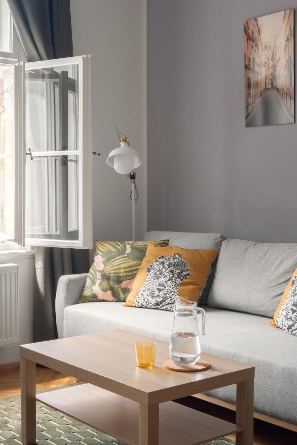 Apartamento Next To Wenceslas Square By Days Praga